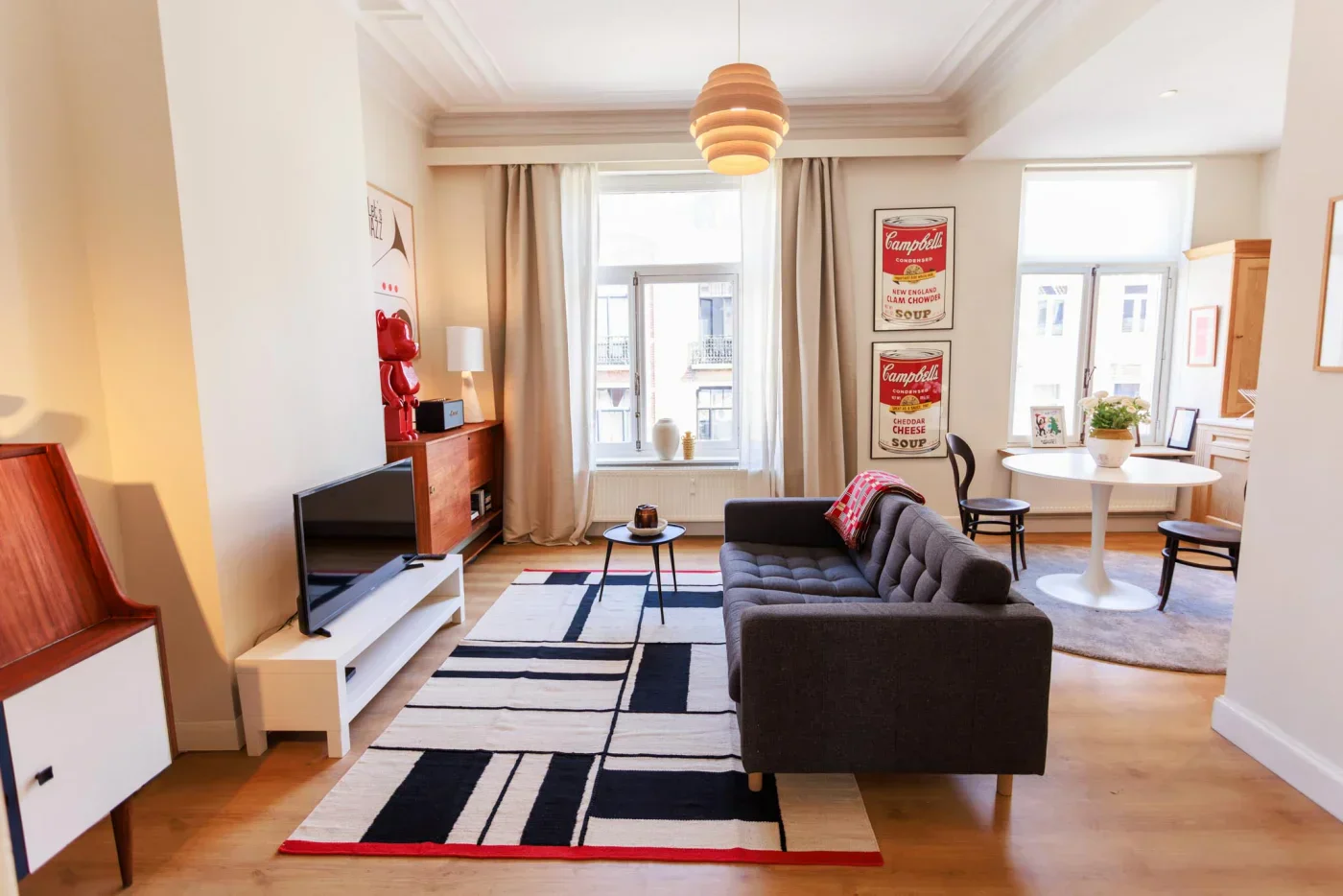 2confederes-living-area