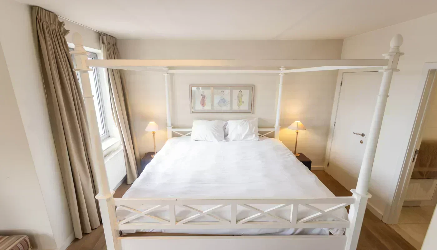 Penthouse-lit-large