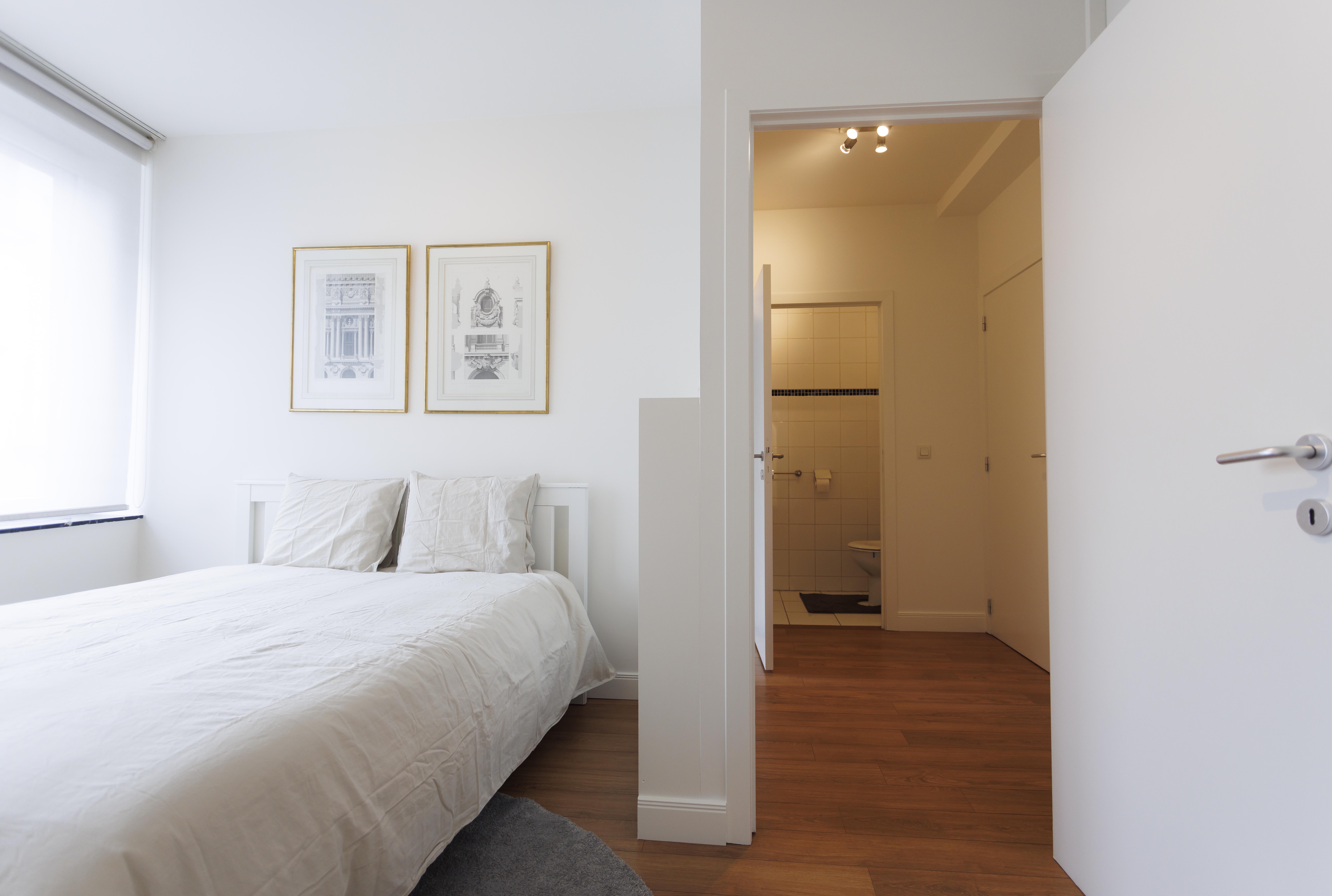 Rue-haute-bedroom-entrance