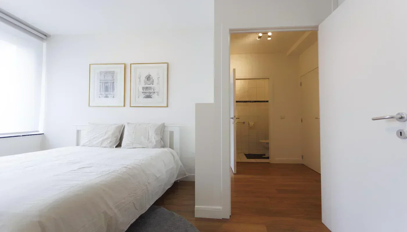 Rue-haute-bedroom-entrance