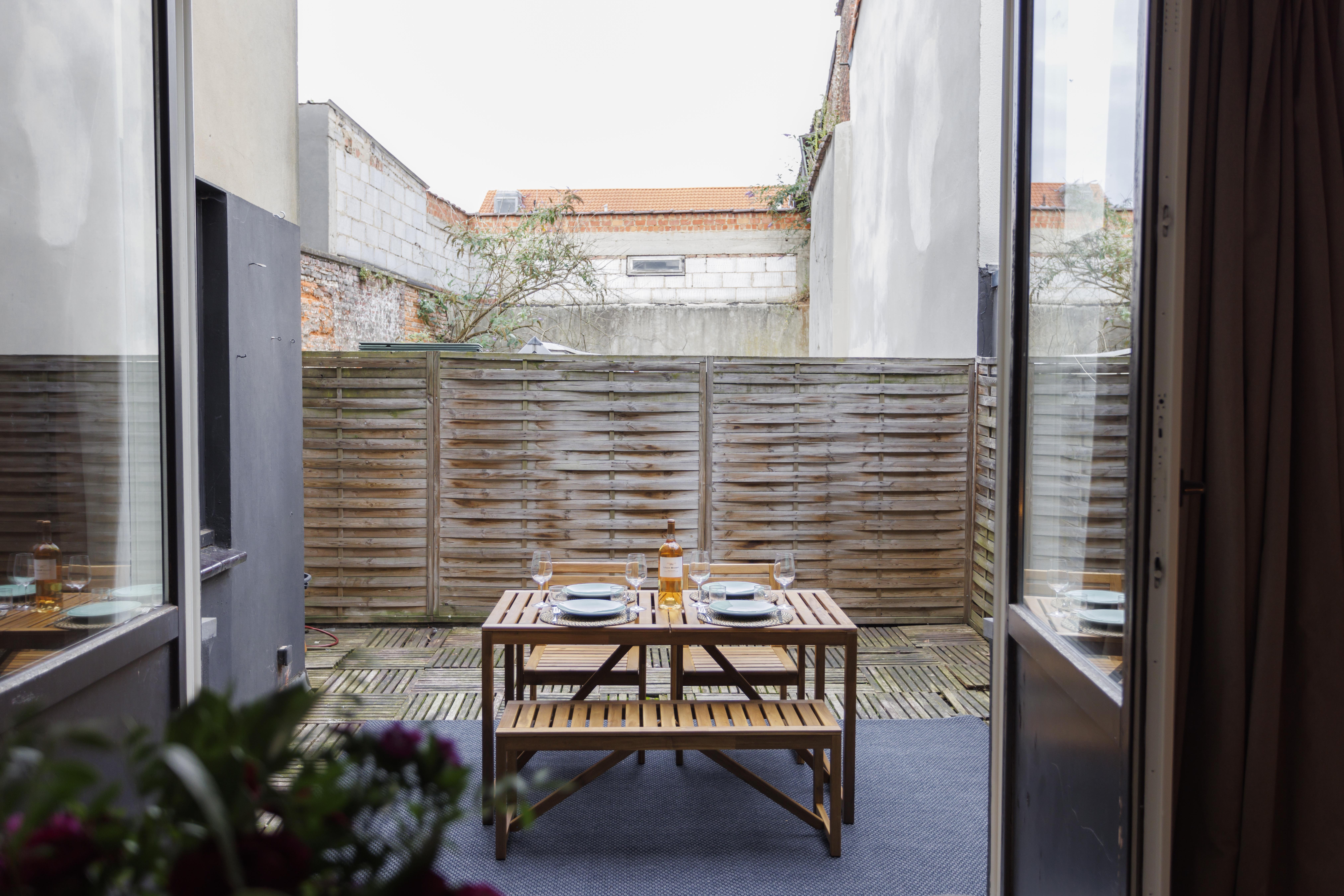 Rue-haute-terrasse-door