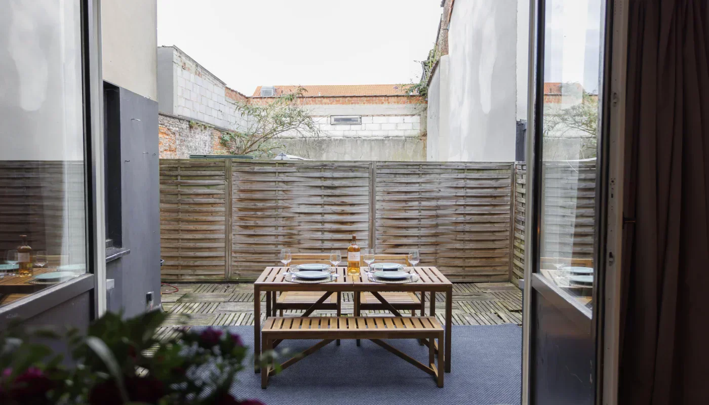 Rue-haute-terrasse-door