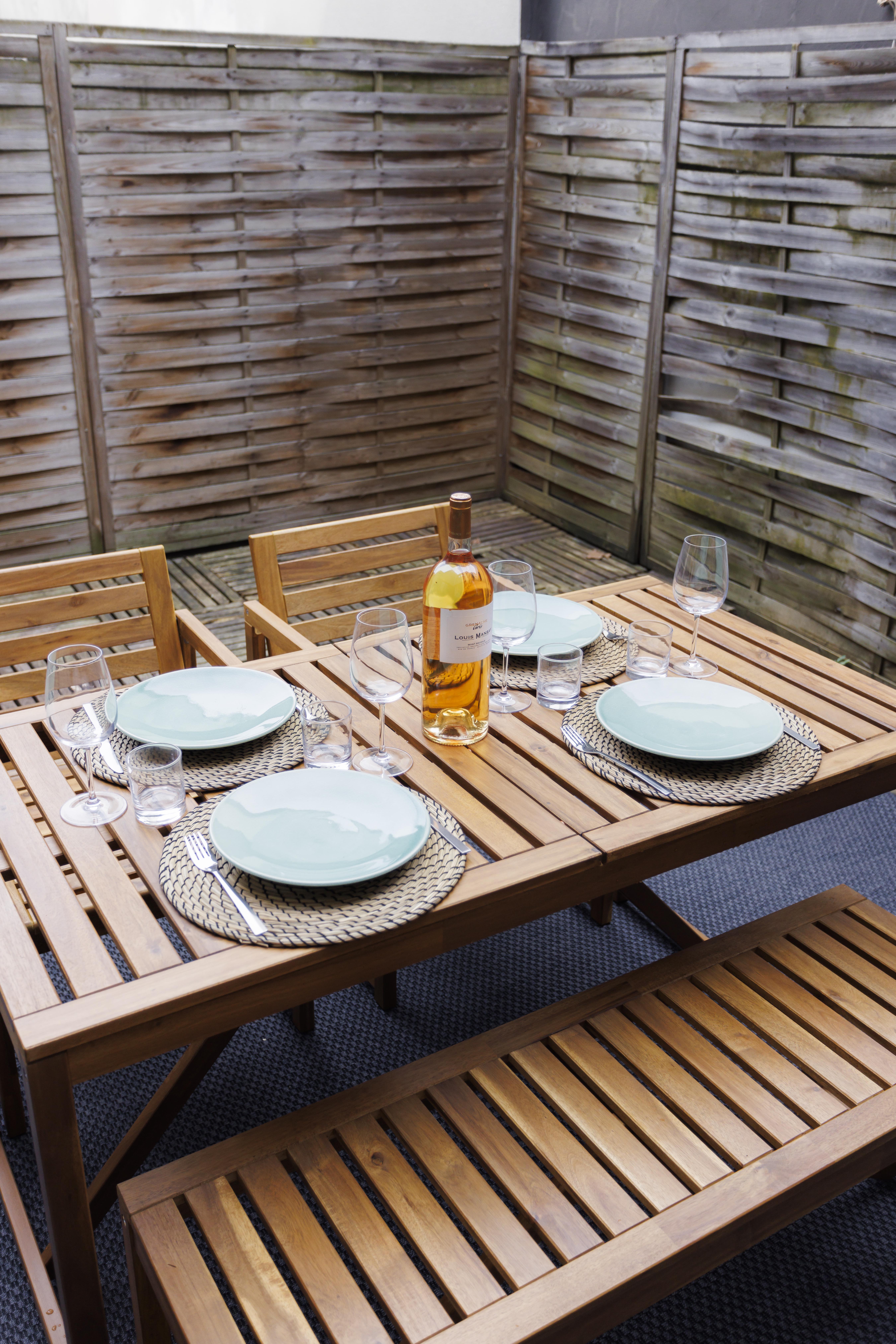 Rue-haute-terrasse-table